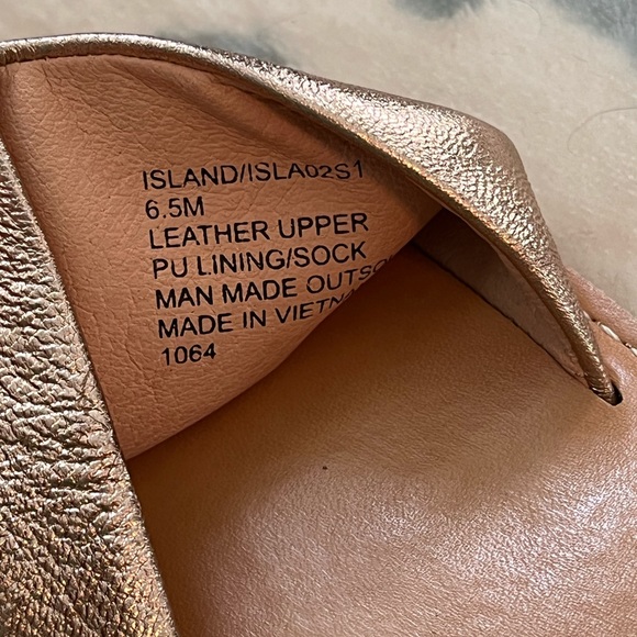 Steve Madden Island Sandals Rose Gold - Picture 4 of 4